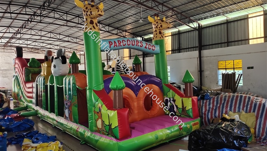 Parcours Zoo Inflatable obstacle course bounce house 4x16x5m
